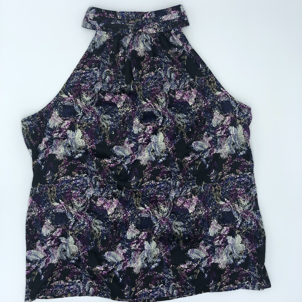 Beautiful floral top, like new.